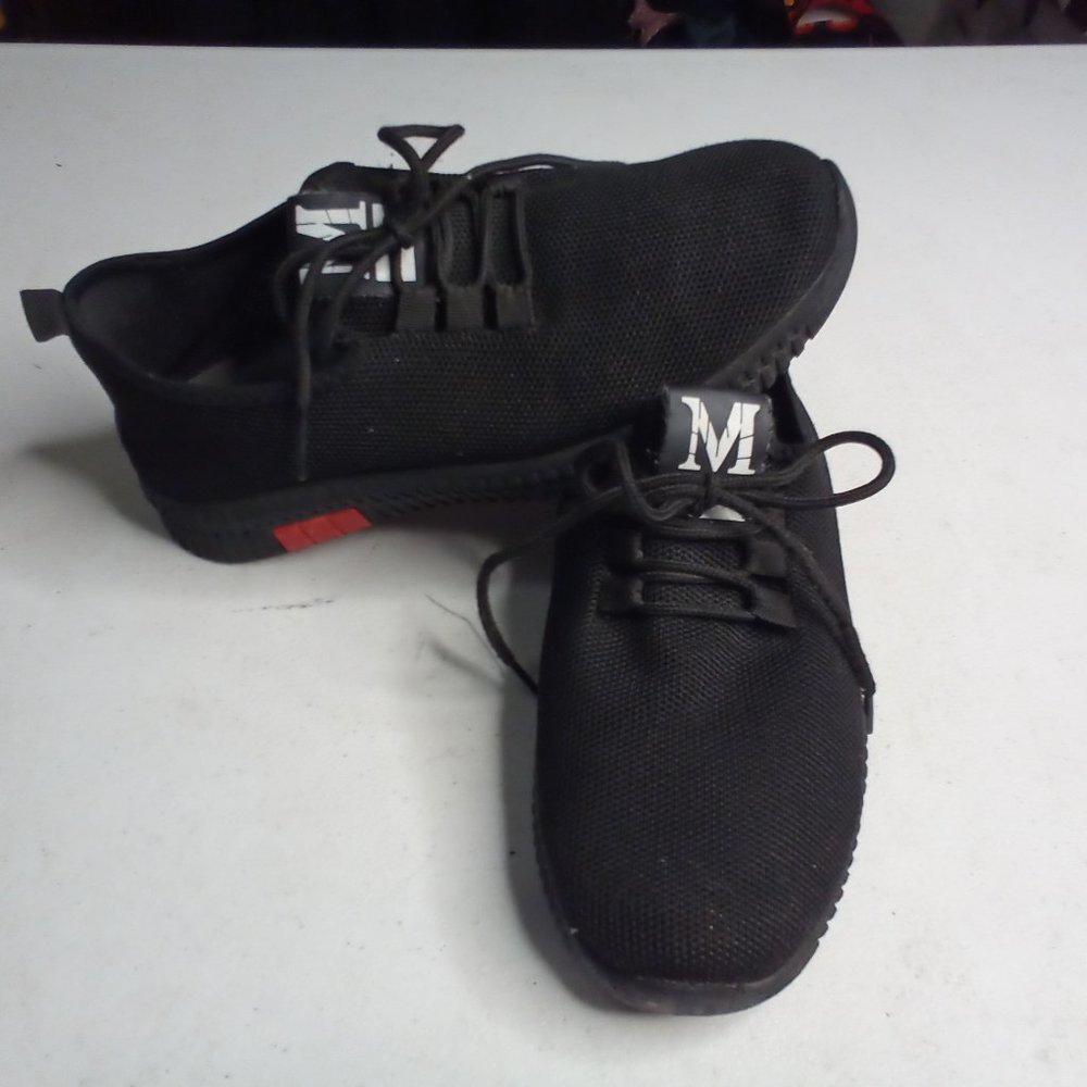Designer athletic shoes tie up easy slip on cushioned soles black/red size 7 1/2